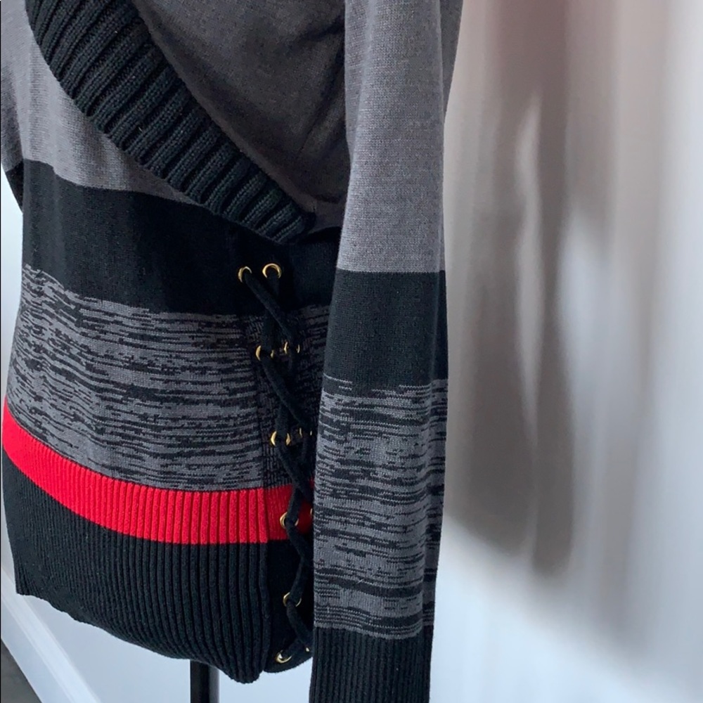 Lace Up Sweater - Picture 4 of 7